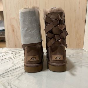 *Brand New with Box* UGG Bailey Size 7 Caribou